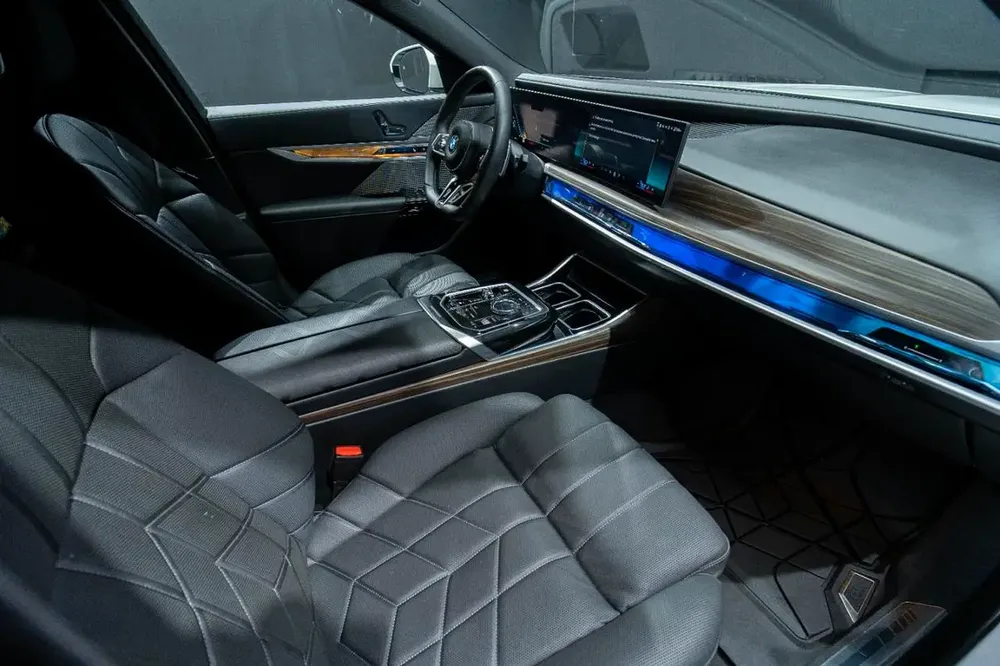 2025 BMW M760i | American Specs | Pristine Condition - Image 9
