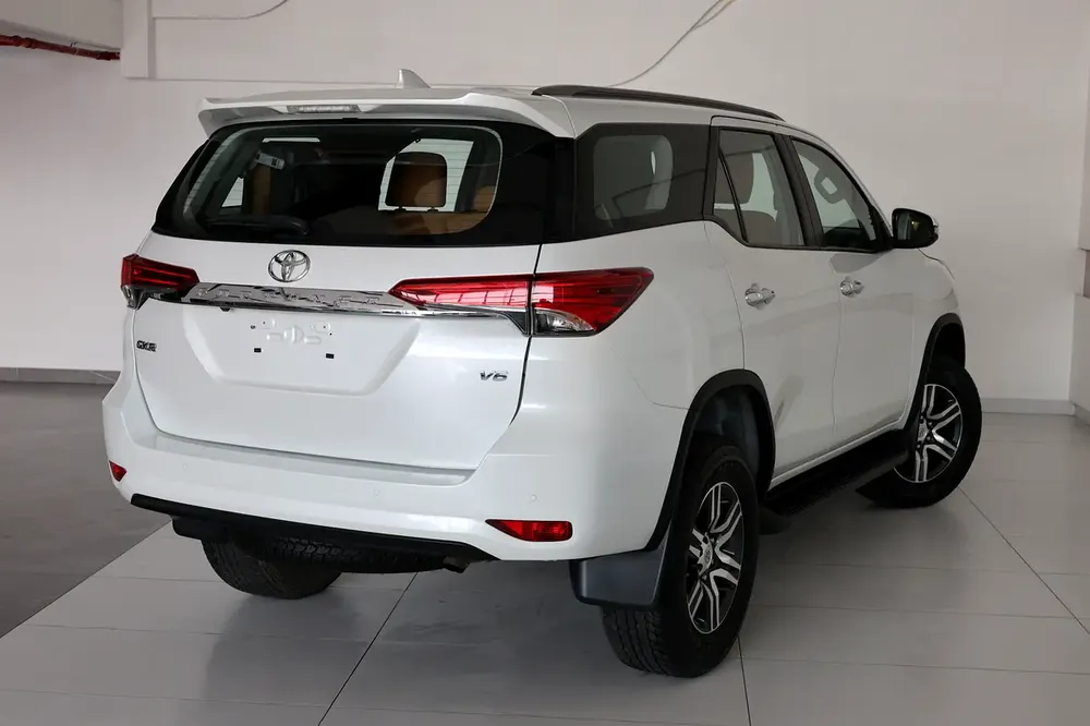 Toyota Fortuner GXR 2023 | GCC Specs | Low Mileage 46000km-Pristine Conditiom - Image 4