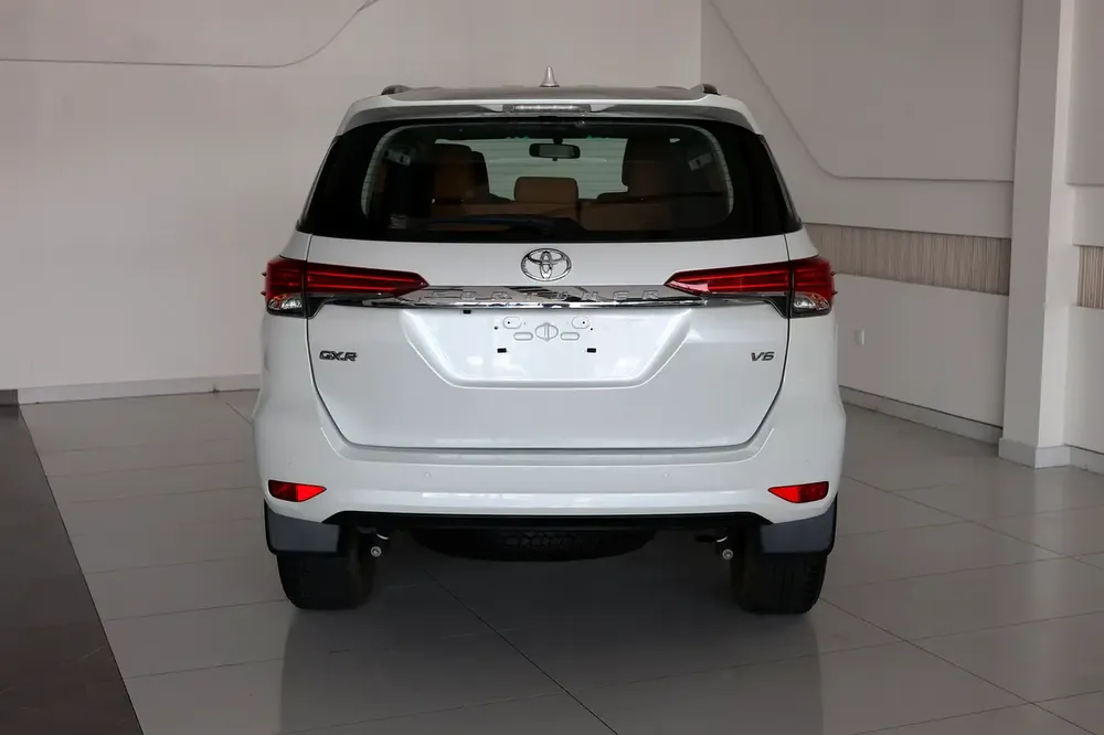 Toyota Fortuner GXR 2023 | GCC Specs | Low Mileage 46000km-Pristine Conditiom - Image 6
