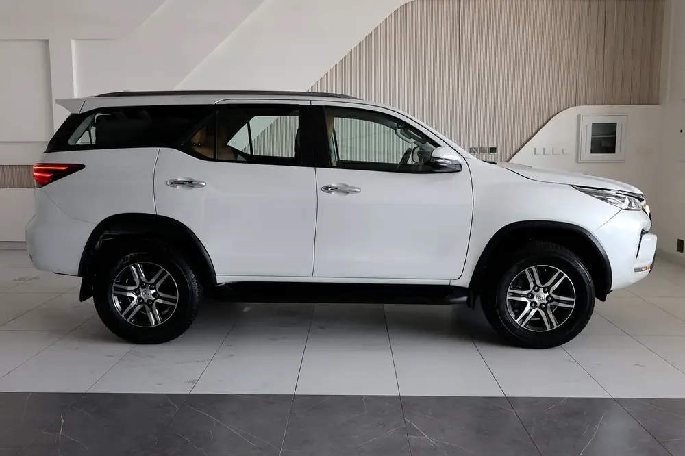Toyota Fortuner GXR 2023 | GCC Specs | Low Mileage 46000km-Pristine Conditiom - Image 7