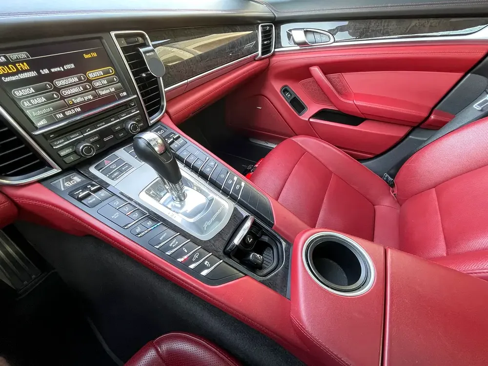 Porsche Panamera S 2014 with PORSCHE WARRANTY - Image 10