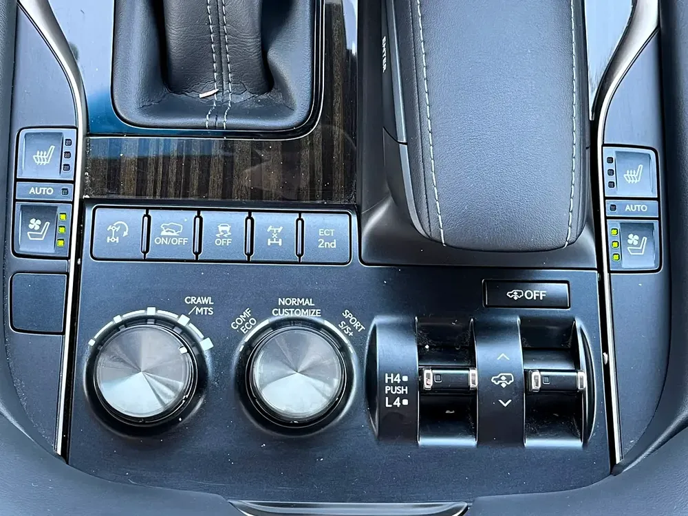 LEXUS LX570 2021 SUPER SPORT 1450 KM - Image 12