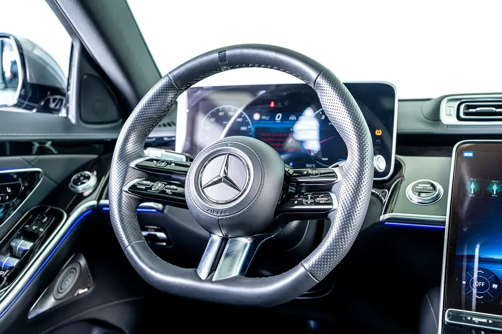 Mercedes Benz S500 L 4 Matic-Low Mileage-Full Options-Premium Metallic Exclusive Paint - Image 11