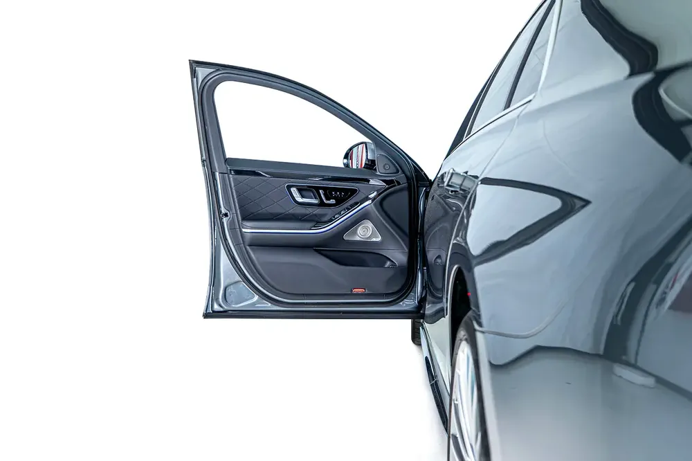 Mercedes Benz S500 L 4 Matic-Low Mileage-Full Options-Premium Metallic Exclusive Paint - Image 17