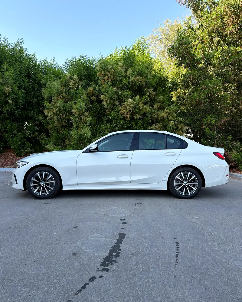 BMW 318i - 5 Years Warranty - 5 Years Free Service  Free insurance - Window tint - Image 6