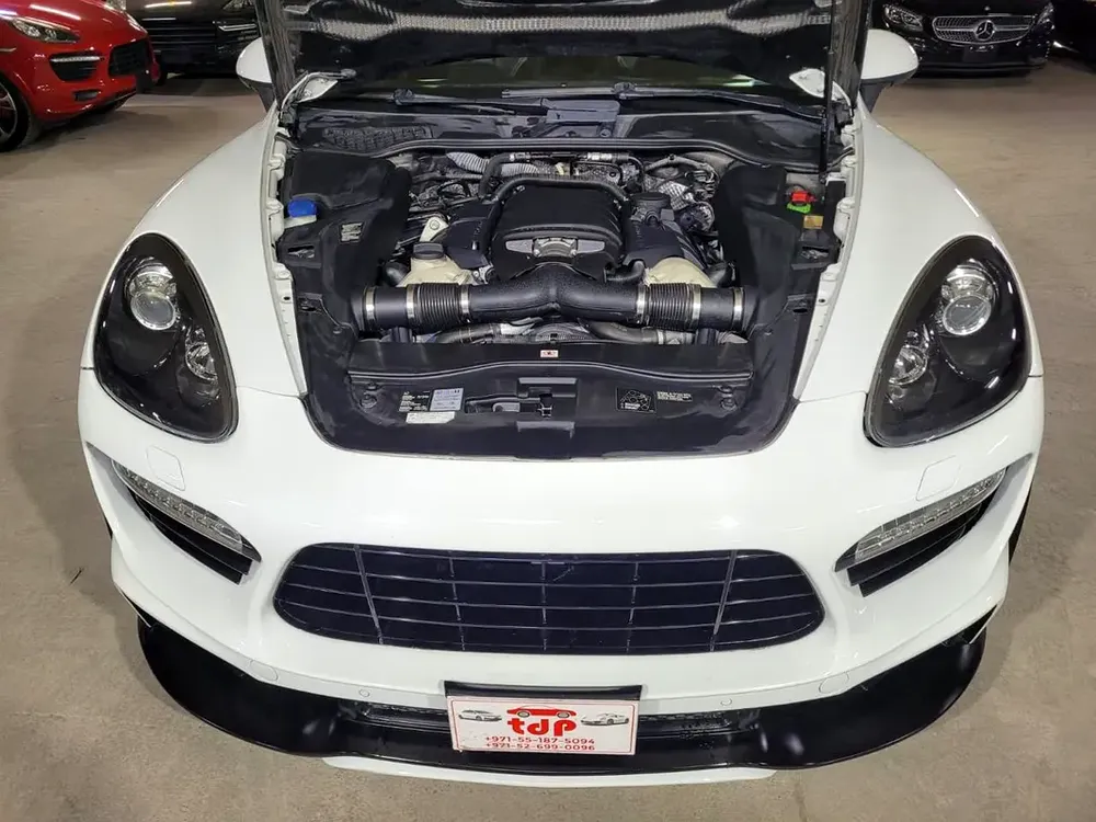 PORSCHE CAYENNE GTS 4.8L 2013 | MANSORY CARBON FIBER BONNET | WALD AERO KIT | GTS INTERIOR PACKAGE - Image 10