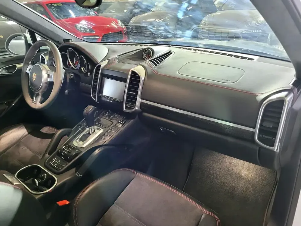 PORSCHE CAYENNE GTS 4.8L 2013 | MANSORY CARBON FIBER BONNET | WALD AERO KIT | GTS INTERIOR PACKAGE - Image 15