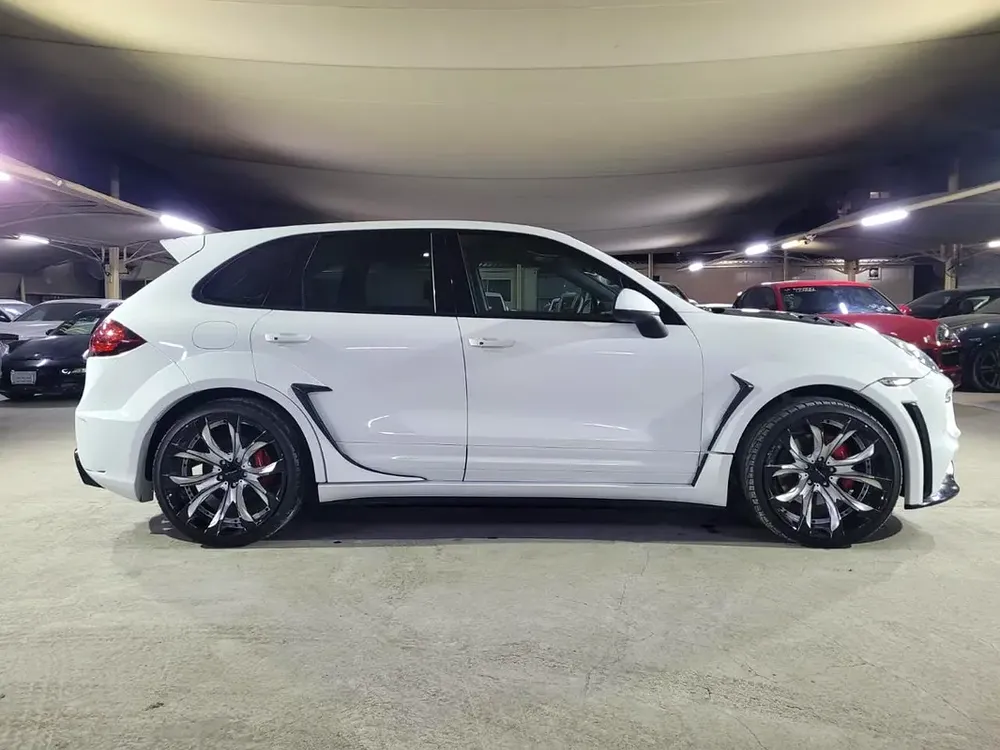 PORSCHE CAYENNE GTS 4.8L 2013 | MANSORY CARBON FIBER BONNET | WALD AERO KIT | GTS INTERIOR PACKAGE - Image 6