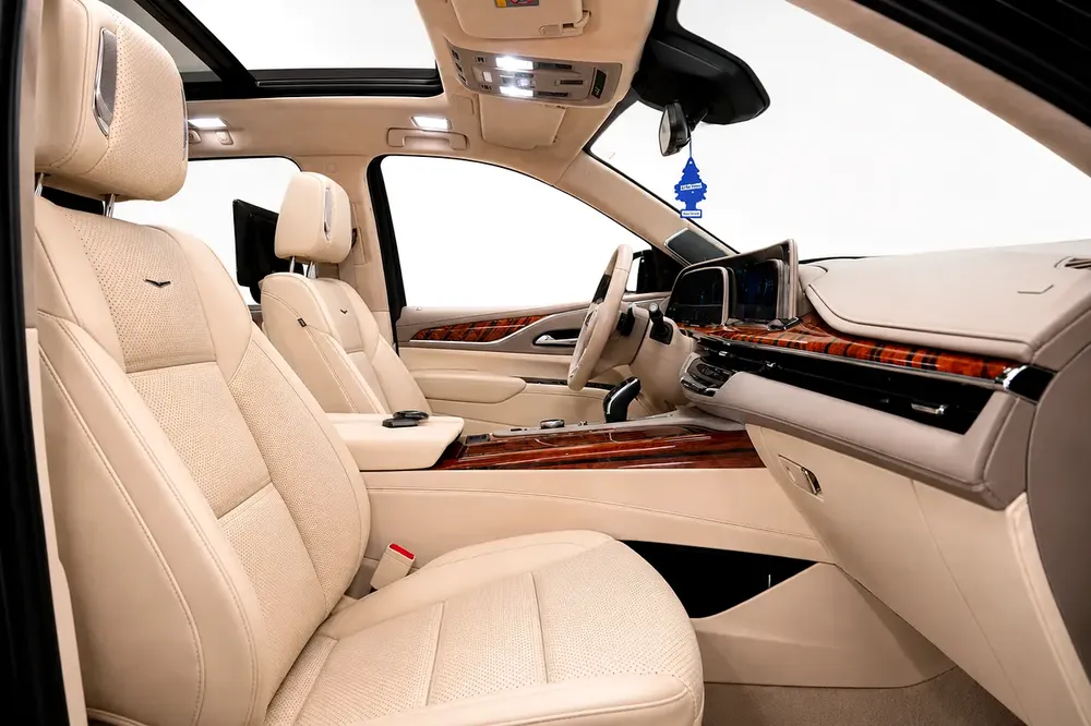 2023 Cadillac Escalade Sport Platinum | GCC Specs | Low Mileage - Image 10