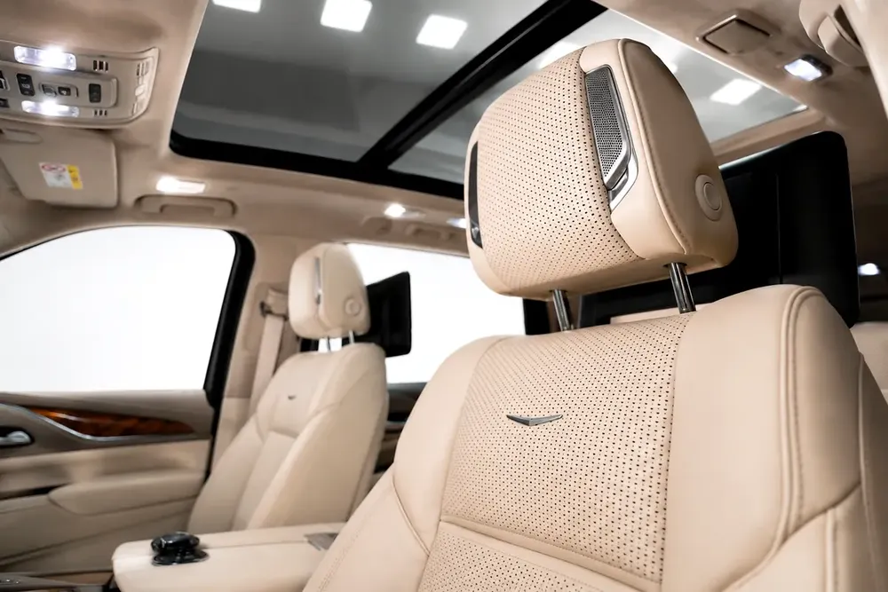 2023 Cadillac Escalade Sport Platinum | GCC Specs | Low Mileage - Image 11