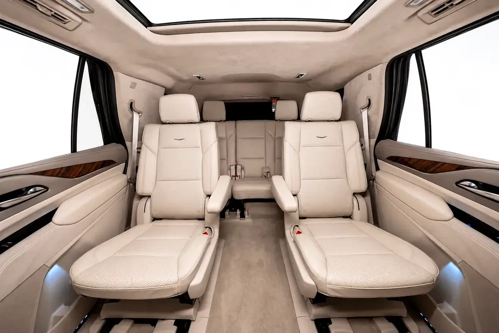 2023 Cadillac Escalade Sport Platinum | GCC Specs | Low Mileage - Image 18