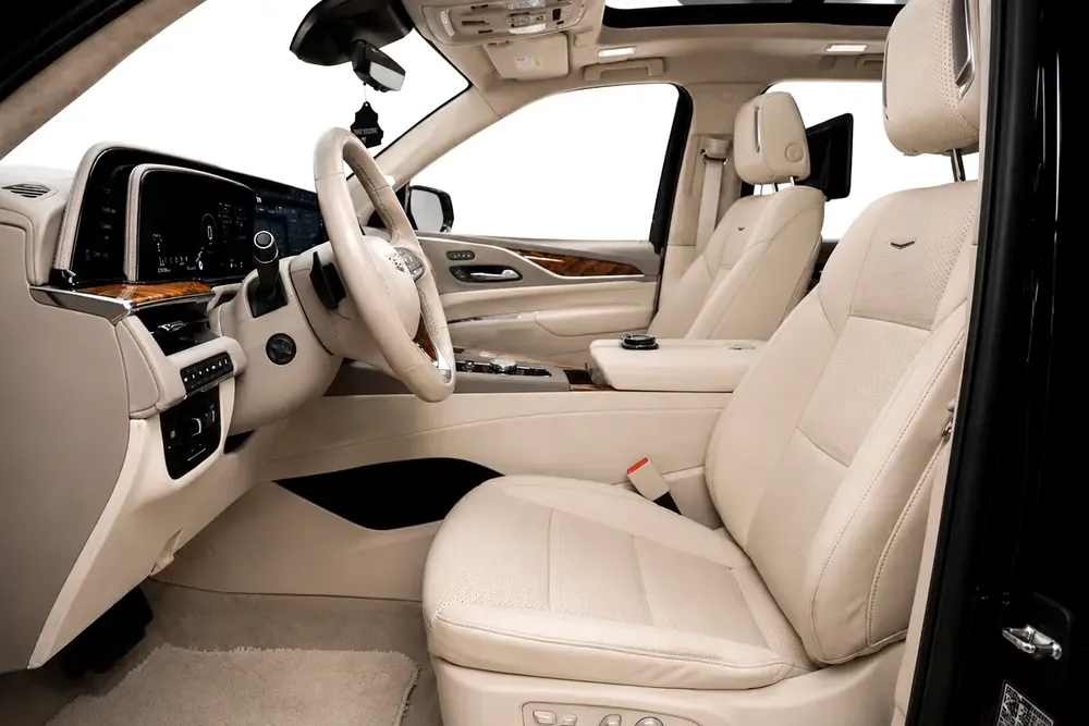 2023 Cadillac Escalade Sport Platinum | GCC Specs | Low Mileage - Image 9