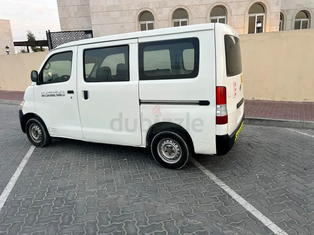 DAIHATSU GRAN MAX. 2015 model. gcc.AUTOMATIC GEAR. - Image 4