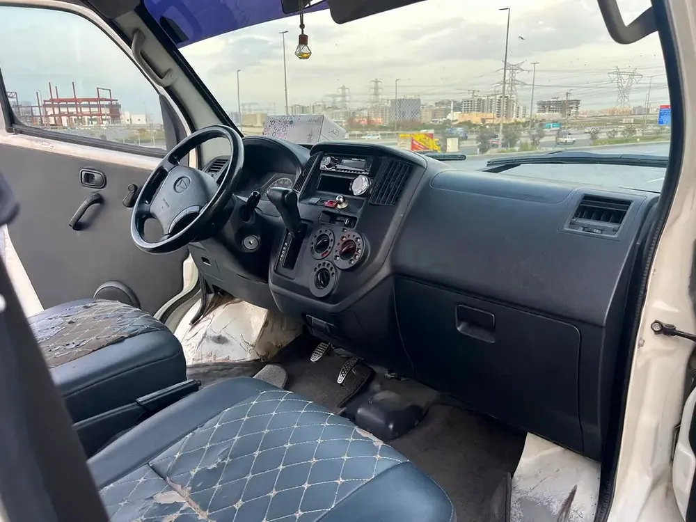DAIHATSU GRAN MAX. 2015 model. gcc.AUTOMATIC GEAR. - Image 5