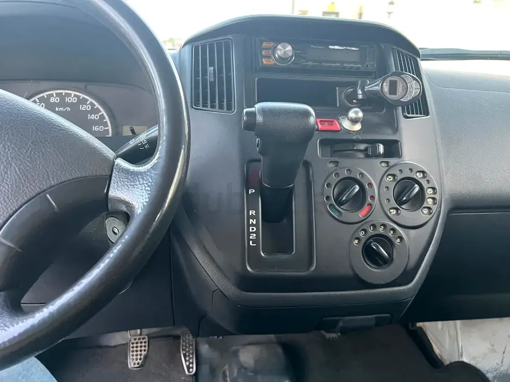 DAIHATSU GRAN MAX. 2015 model. gcc.AUTOMATIC GEAR. - Image 6