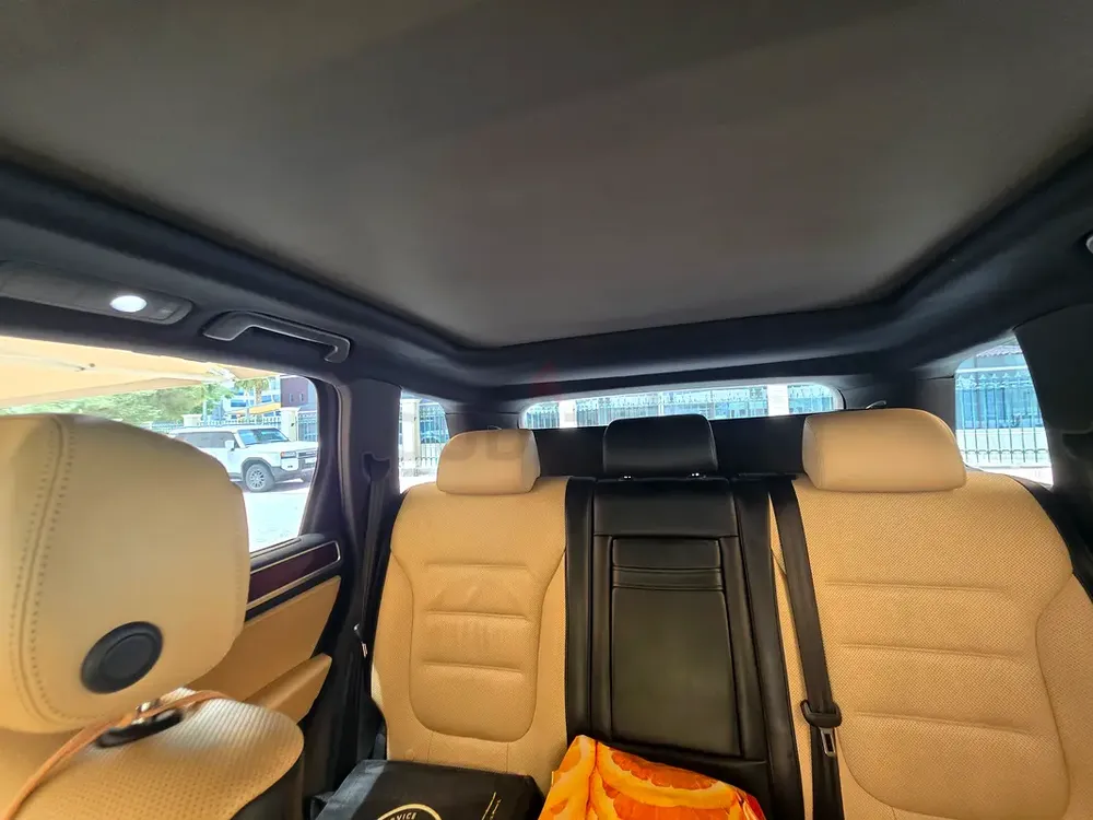 VW Touareg R - Image 6