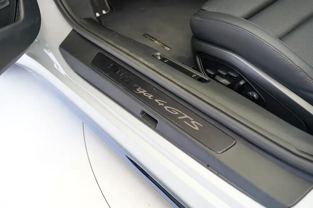 DEALER WARRANTY | SPORT EXHAUST | 911 TARGA 4 GTS | BOSE AUDIO - Image 8