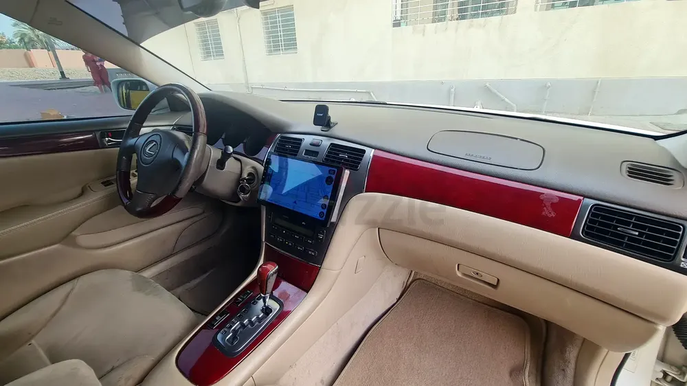 LEXUS ES300 2003 AL FUTTAIM GULF GCC FAMILY USED COLD AC VERY CLEAN WELL MAINTAINED - Image 17