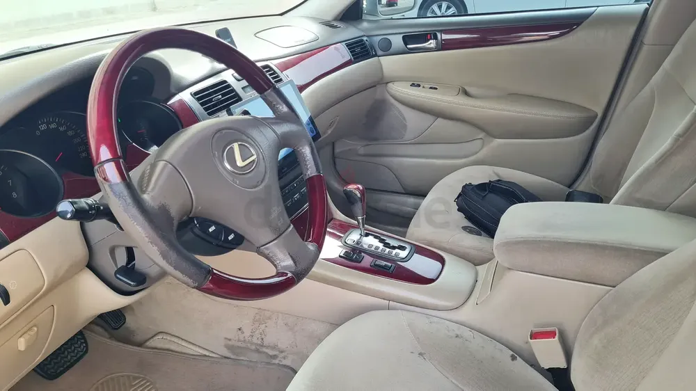LEXUS ES300 2003 AL FUTTAIM GULF GCC FAMILY USED COLD AC VERY CLEAN WELL MAINTAINED - Image 6