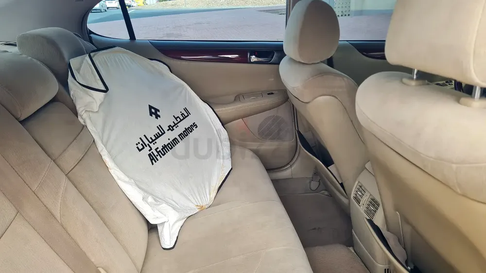 LEXUS ES300 2003 AL FUTTAIM GULF GCC FAMILY USED COLD AC VERY CLEAN WELL MAINTAINED - Image 9