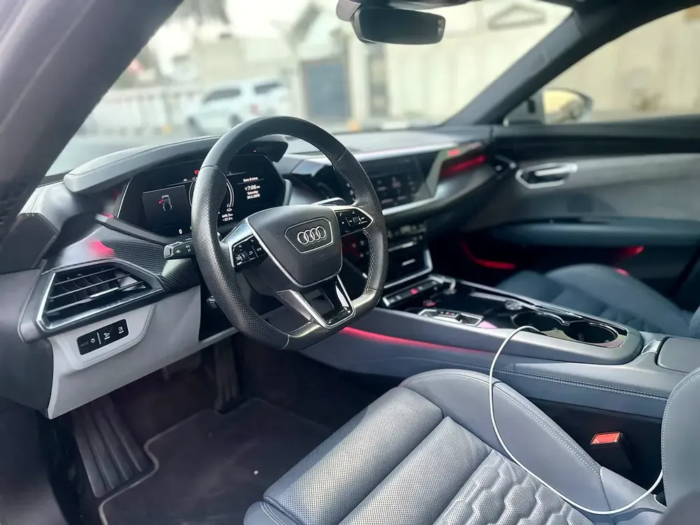 2022 Audi e-tron GT quattro | GCC Specs | Low Mileage - Image 15