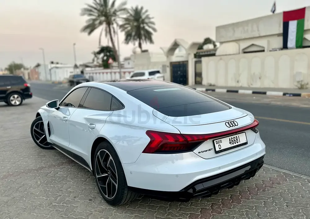 2022 Audi e-tron GT quattro | GCC Specs | Low Mileage - Image 5