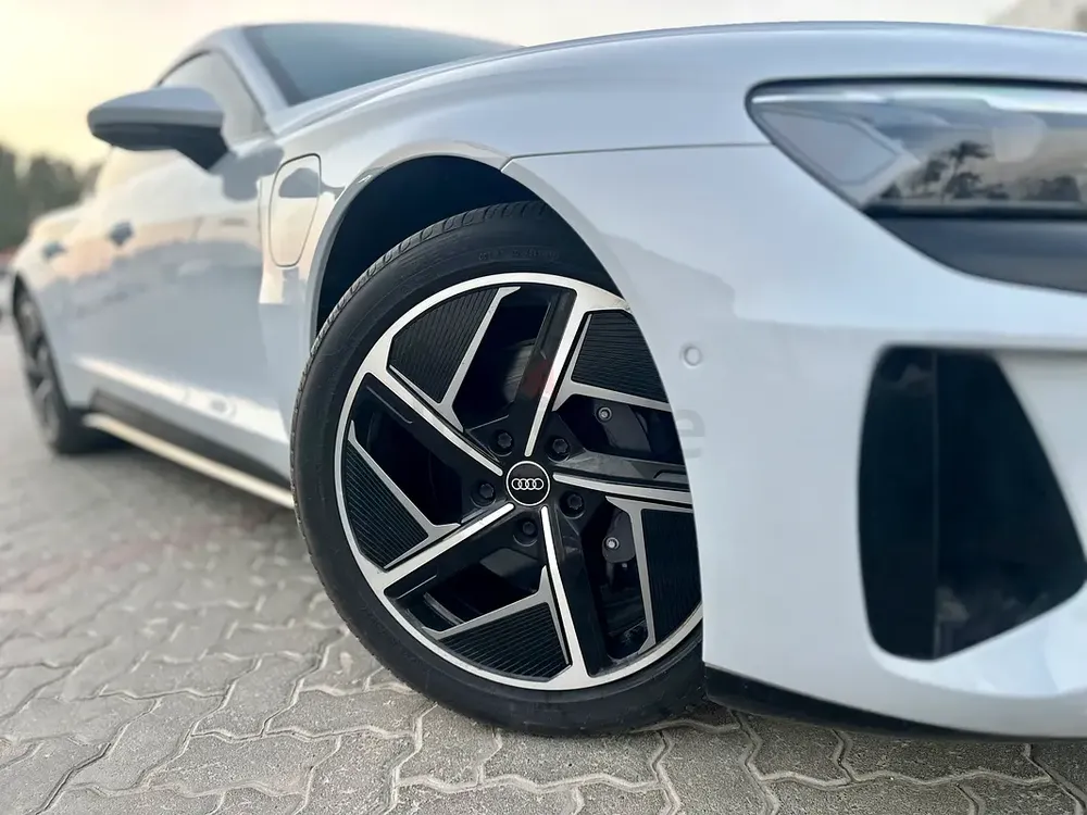 2022 Audi e-tron GT quattro | GCC Specs | Low Mileage - Image 9