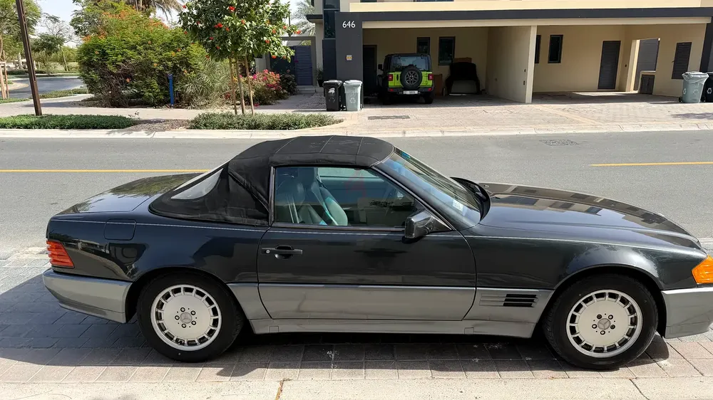 1992 Mercedes-Benz SL 500 | Classic V8 Convertible | Pristine Condition - Image 4