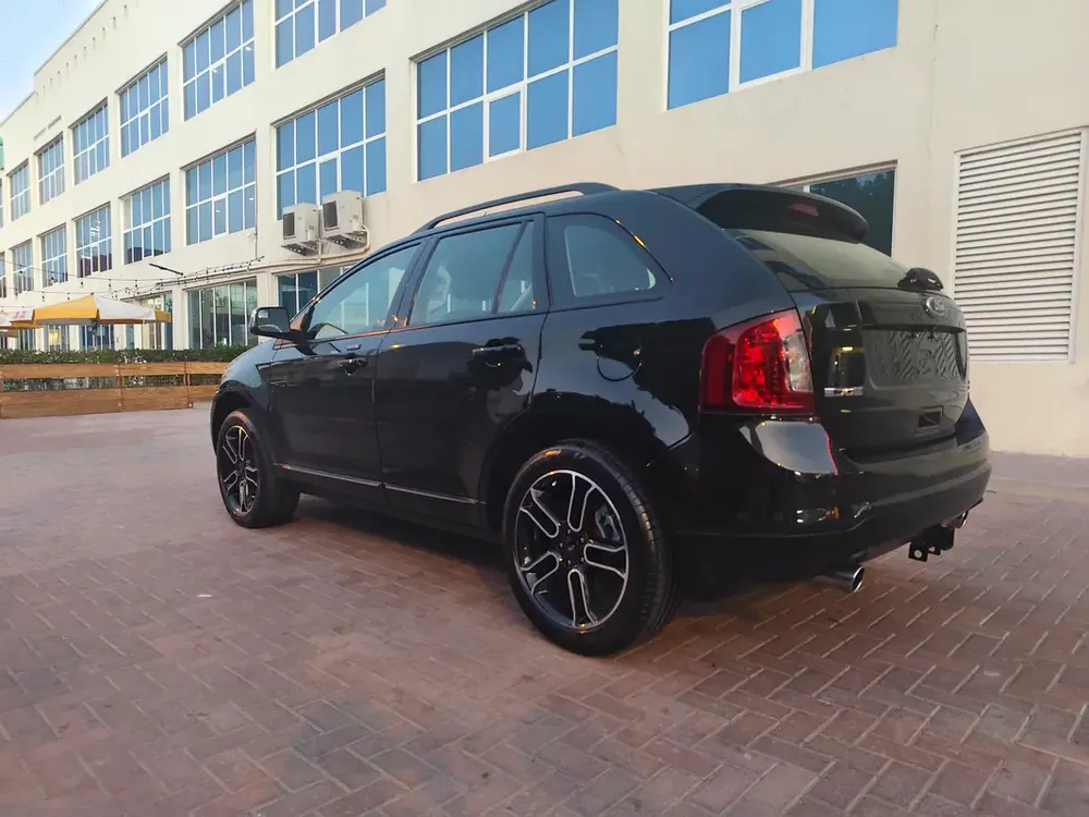 Ford Edge SEL 2014 GCC Specs kilometers 140000 Super clean Model - Image 4