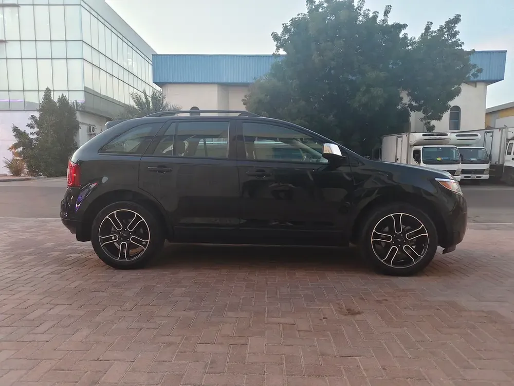 Ford Edge SEL 2014 GCC Specs kilometers 140000 Super clean Model - Image 5