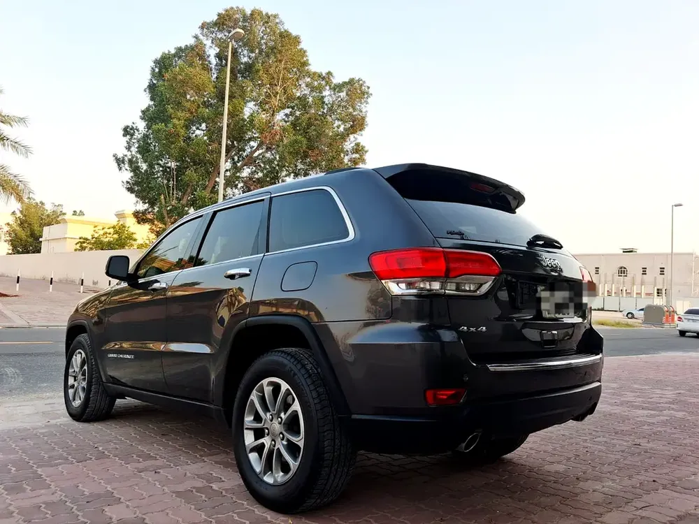2015 Jeep Grand Cherokee Limited - GCC Specs - Excellent Condition - Image 10