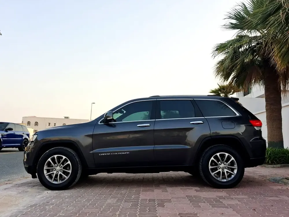 2015 Jeep Grand Cherokee Limited - GCC Specs - Excellent Condition - Image 11