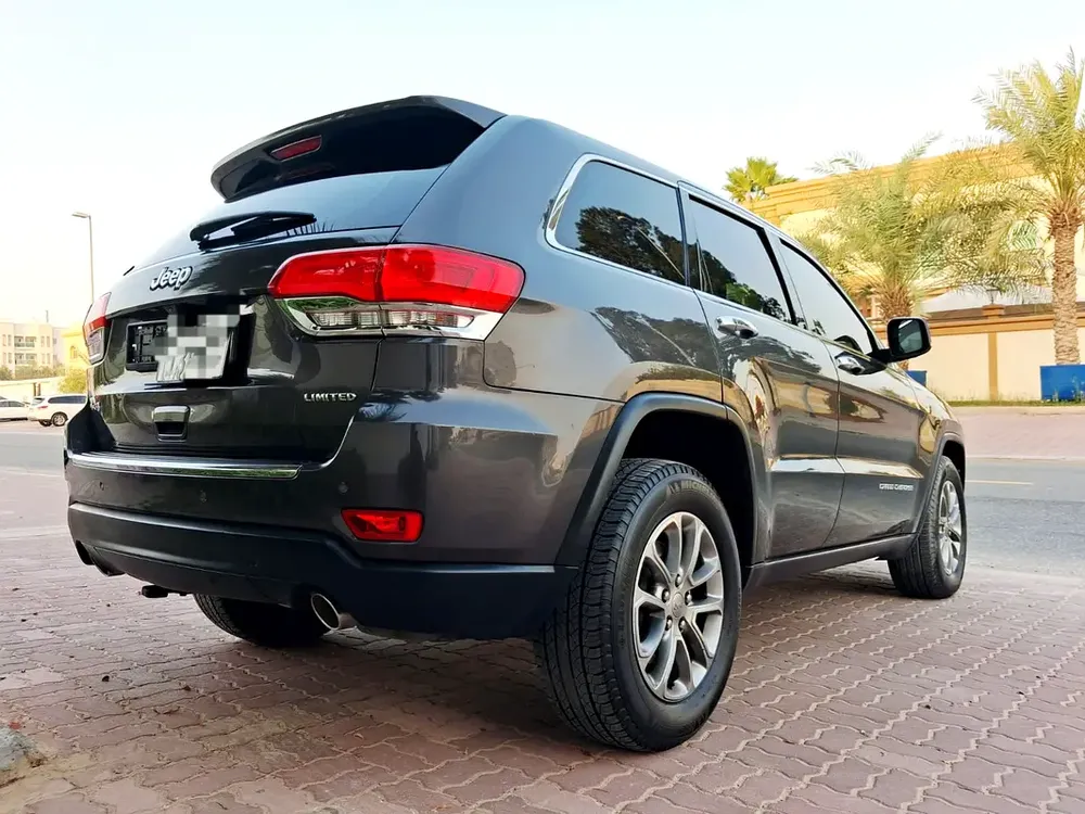 2015 Jeep Grand Cherokee Limited - GCC Specs - Excellent Condition - Image 4