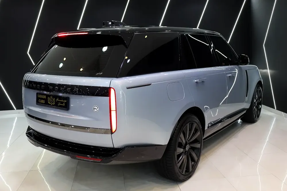 2023 Range Rover Vogue SV, Rear Seat Entertainment, Dealer Warranty!! - Image 14