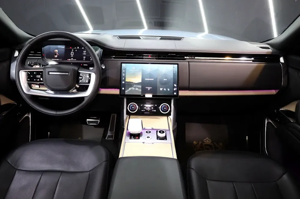 2023 Range Rover Vogue SV, Rear Seat Entertainment, Dealer Warranty!! - Image 6