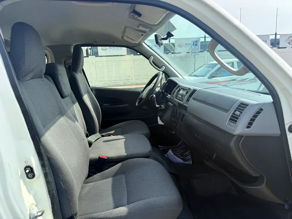 Toyota Hiace GL 2013 - GCC Specs - Reliable and Spacious Van - Image 9