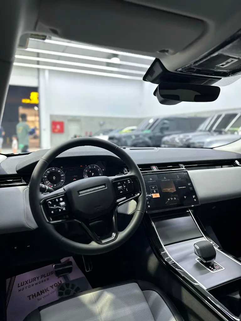 2025  Range Rover Velar Warranty and Service Contract Al Tayer GCC Specs - Brand New - Image 5
