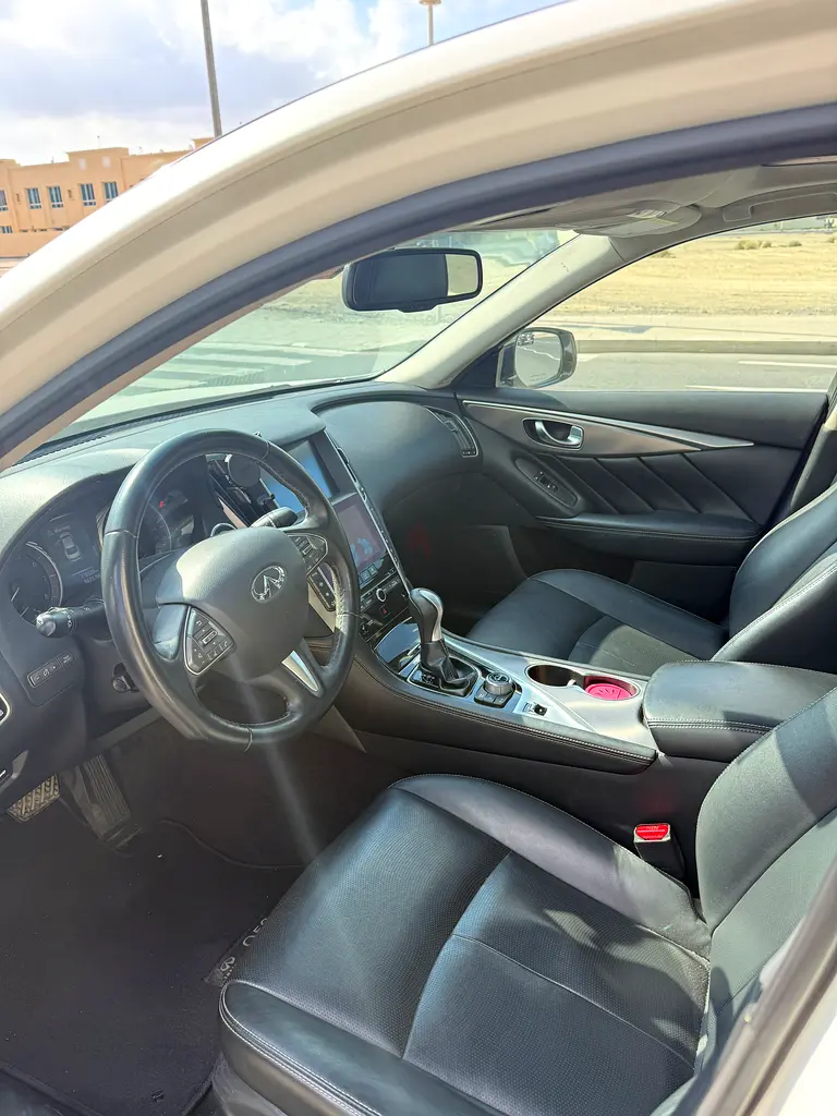 Infiniti Q50 2015 Premium; GCC Specs; Great condition; Leather seats; Bose speakers; Moonroof - Image 5