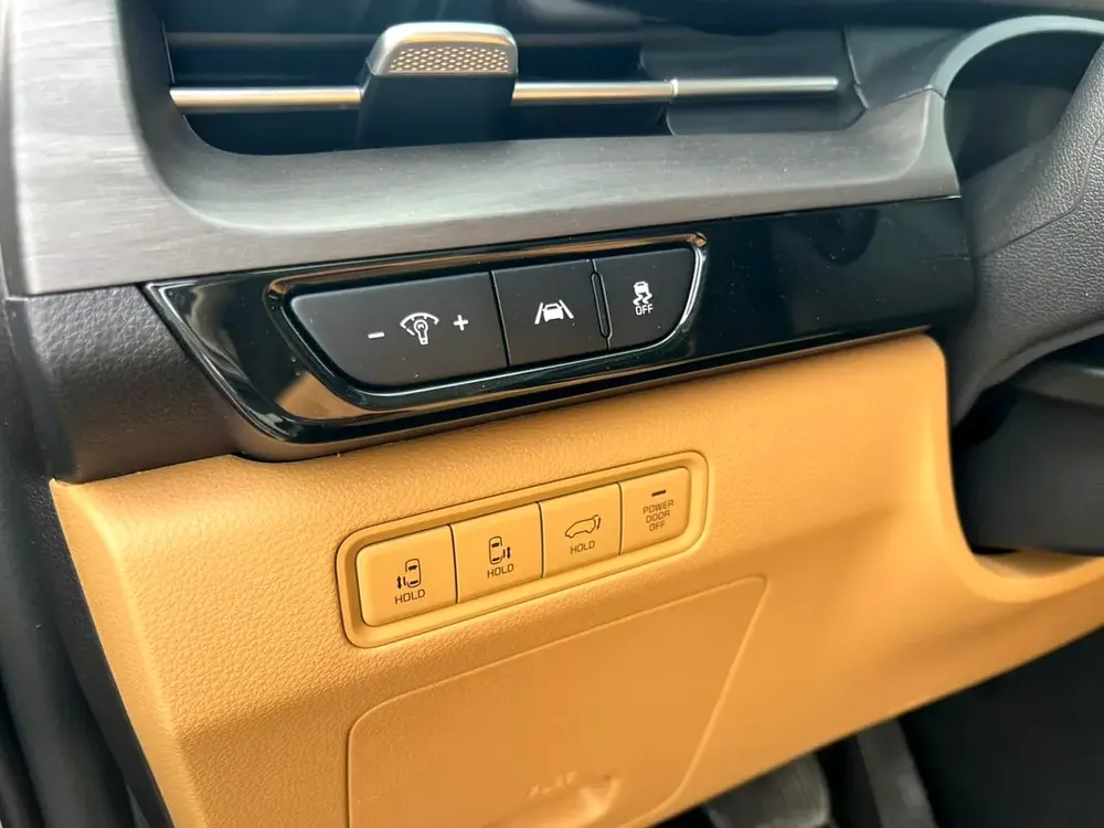 2024 Kia Carnival EX - Image 9