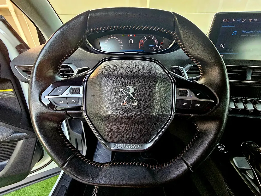 PEUGEOT 3008 1.6L V4 GCC - LOW MILEAGE - EXCELLENT CONDITION - Image 15