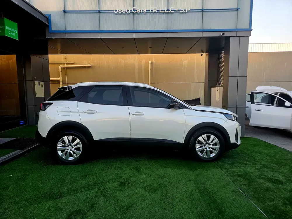 PEUGEOT 3008 1.6L V4 GCC - LOW MILEAGE - EXCELLENT CONDITION - Image 4