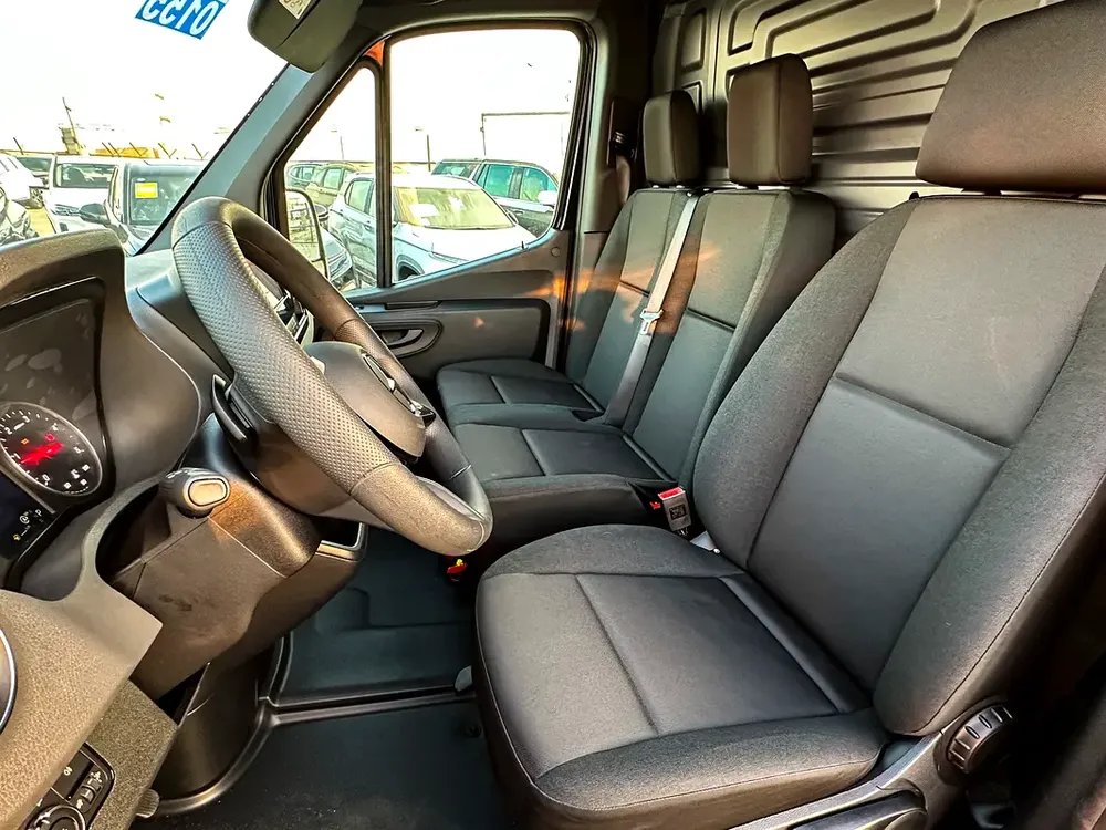 Mercedes-Benz Sprinter 519 CDI 2026 - European Specs - Brand New! - Image 8