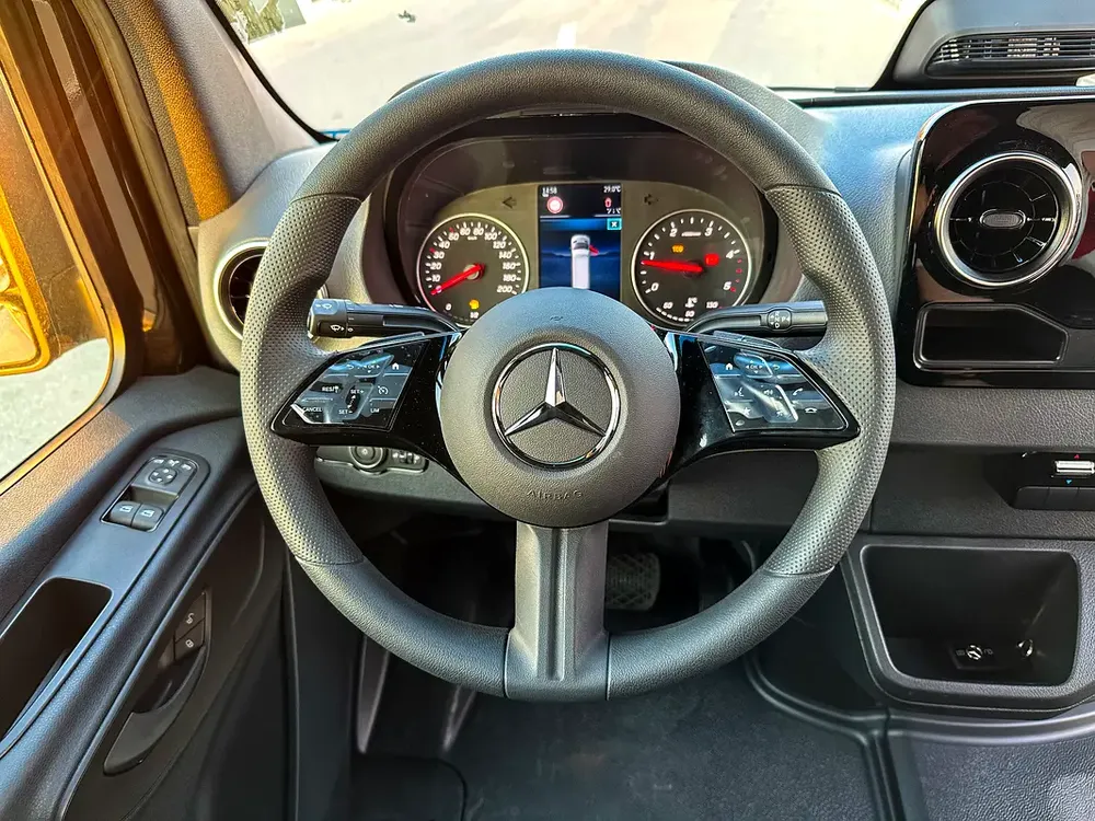 Mercedes-Benz Sprinter 519 CDI 2026 - European Specs - Brand New! - Image 9