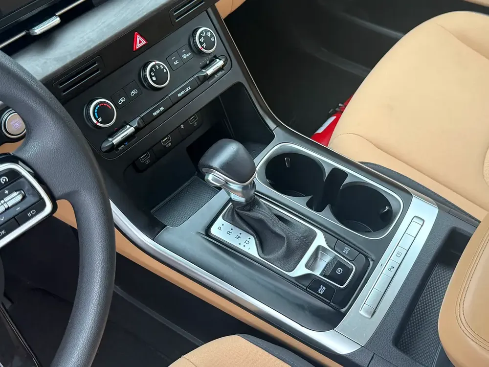 2022 Kia Carnival GDI L - GCC Specs - Excellent Condition - Image 9