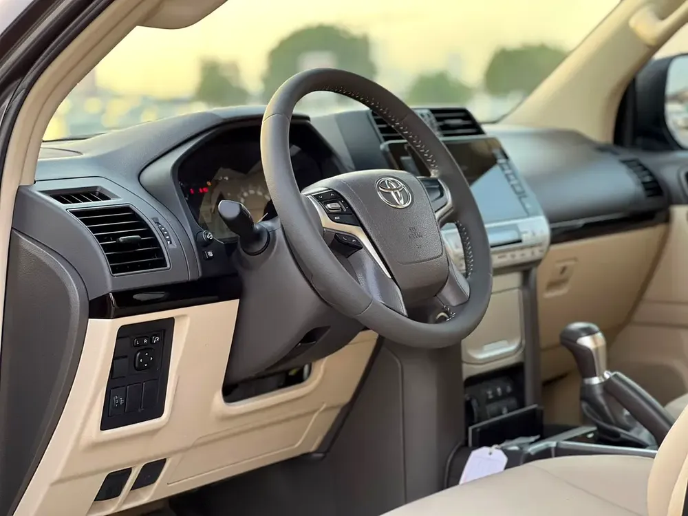 2022 Toyota Prado TXL Full Option 4.0L V6 - AWD 4x4 GCC- Electric Seat - Rear CAM & Sensors - Image 11