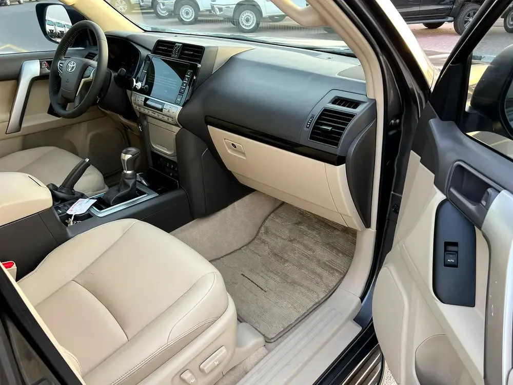 2022 Toyota Prado TXL Full Option 4.0L V6 - AWD 4x4 GCC- Electric Seat - Rear CAM & Sensors - Image 13