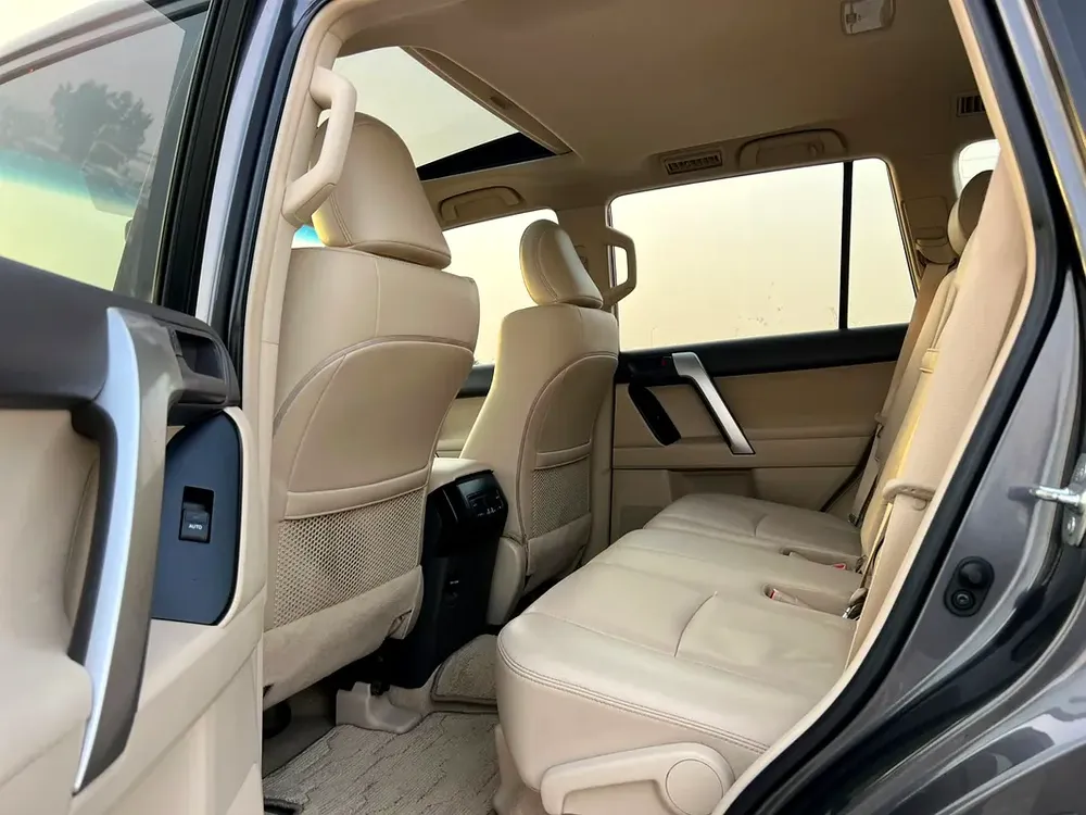 2022 Toyota Prado TXL Full Option 4.0L V6 - AWD 4x4 GCC- Electric Seat - Rear CAM & Sensors - Image 18