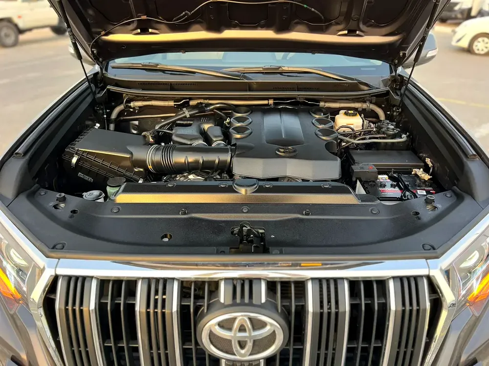 2022 Toyota Prado TXL Full Option 4.0L V6 - AWD 4x4 GCC- Electric Seat - Rear CAM & Sensors - Image 19