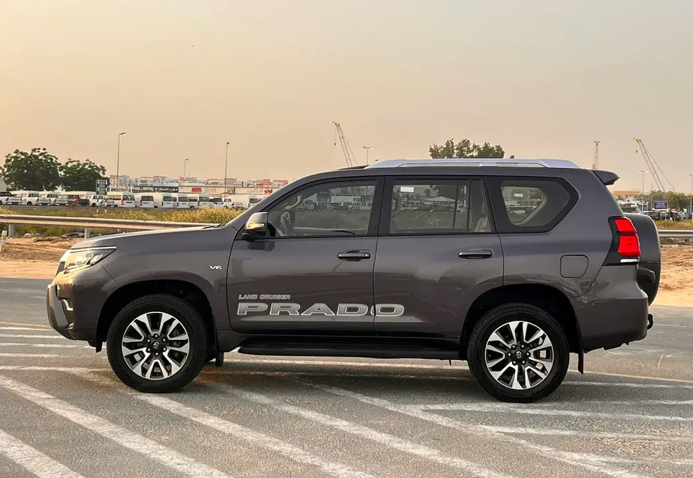 2022 Toyota Prado TXL Full Option 4.0L V6 - AWD 4x4 GCC- Electric Seat - Rear CAM & Sensors - Image 4