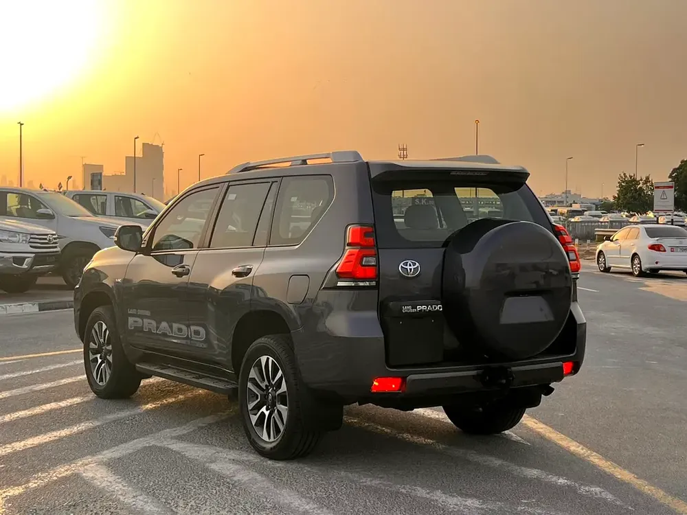 2022 Toyota Prado TXL Full Option 4.0L V6 - AWD 4x4 GCC- Electric Seat - Rear CAM & Sensors - Image 5